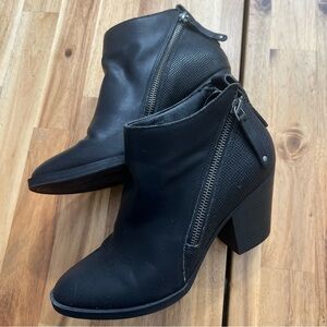 dv by Dolce Vita Black Ankle Booties | Size 7.5
